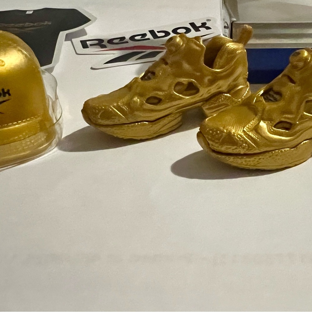 Mini Brands Ultra Rare Gold Reebok - Picture 6 of 8